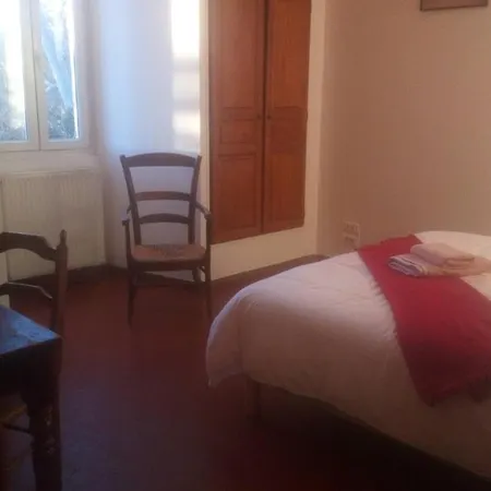 فندق مبيت وإفطار D'hotes, Domaine Les Peupliers, Lagnes