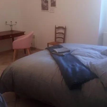 فندق مبيت وإفطار D'hotes, Domaine Les Peupliers, *