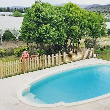 D'hotes, Domaine Les Peupliers, Bed & Breakfast Lagnes